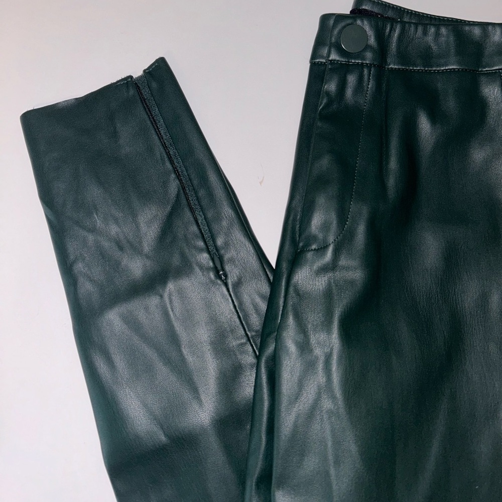 ZARA forest green faux leather straight leg side zip ankle leggings sz XS - Picture 3 of 9